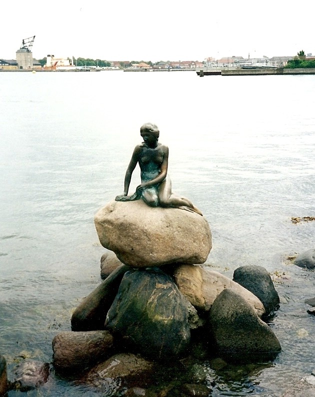 The mermaid in Copengahen photographed by Matthias Peuker